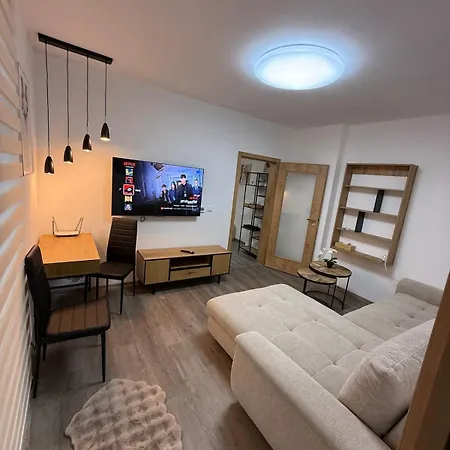 Apartman Cozy After Renovation Quiet Part Of Kv