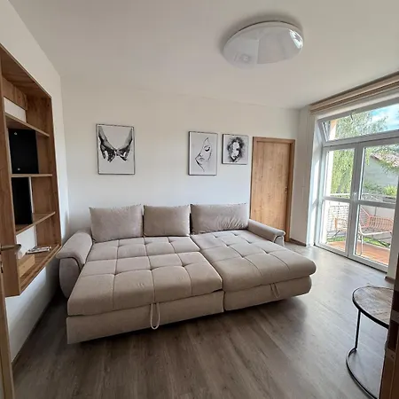 Cozy After Renovation Quiet Part Of Kv